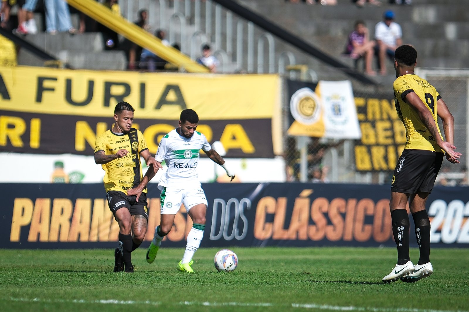 Cascavel vence o Coritiba e conquista primeira vitória no Paranaense