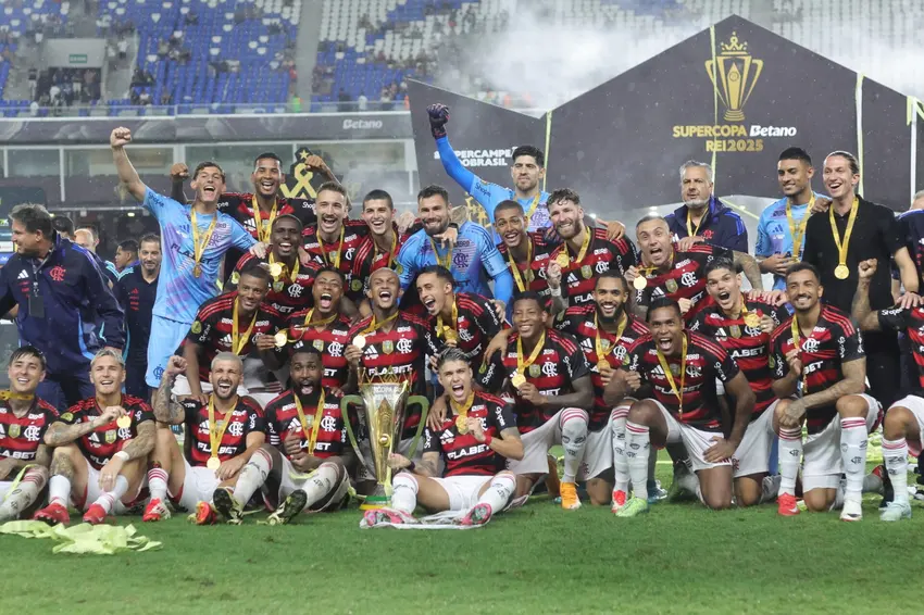 Flamengo supera o Botafogo e conquista a Supercopa Rei