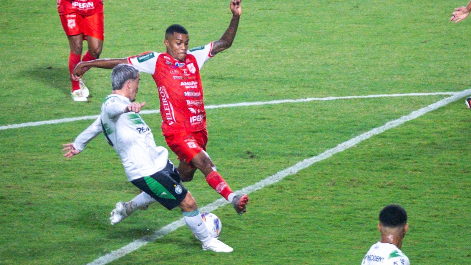 Coritiba domina e goleia Rio Branco no Couto Pereira